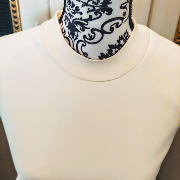 Cream asymmetrical top New size M - Picture 3 of 10